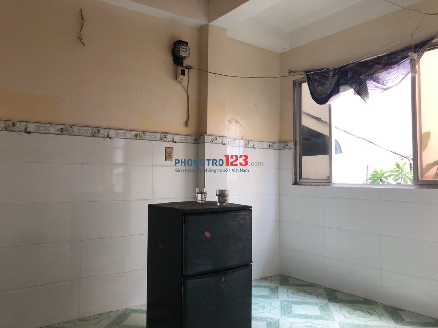 Cho thuê căn hộ dịch vụ 30m2 ngay Mặt Tiền Đường Nguyễn Thượng Hiền, Q.3. Giá 6tr/tháng