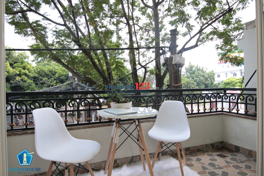 Căn hộ thoáng mát có Balcony siêu đẹp gần Công viên nước Đầm Sen
