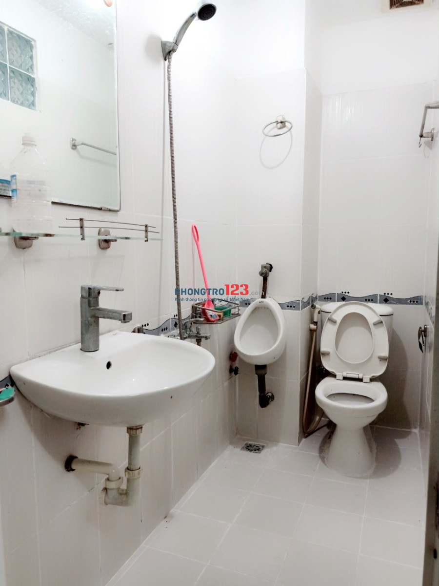 Cho thuê phòng cao cấp đầy đủ tiện nghi tại 18 Cù Chính Lan, Phường 13, Quận Tân Bình