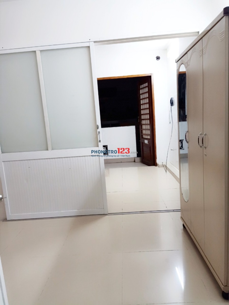 Cho thuê phòng cao cấp đầy đủ tiện nghi tại 18 Cù Chính Lan, Phường 13, Quận Tân Bình
