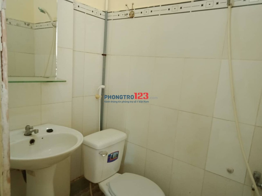Phòng trọ đầy đủ tiện nghi (máy lạnh, giường) (gần quận Tân Phú)