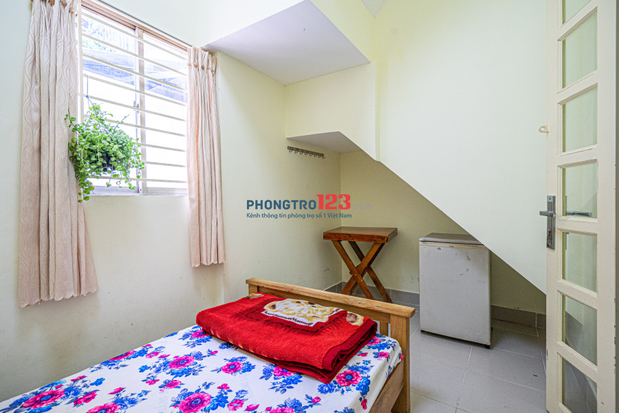 Phòng cho thuê, full nội thất, bếp, wc riêng, tự do, Bùi Viện, Q.1