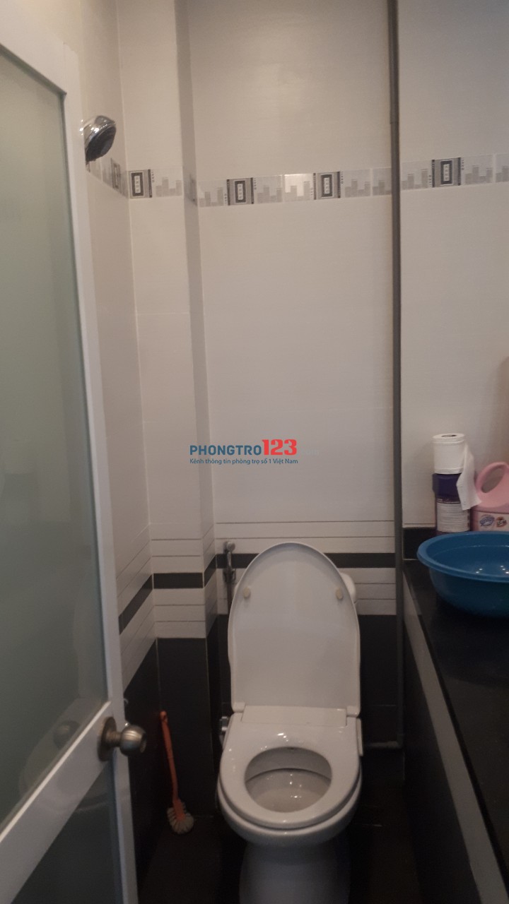 Cho thuê căn hộ có máy lạnh lầu 1 C/C Trần Quang Diệu, Q.3, DT 44m2 1pn. Giá 8,5tr/tháng