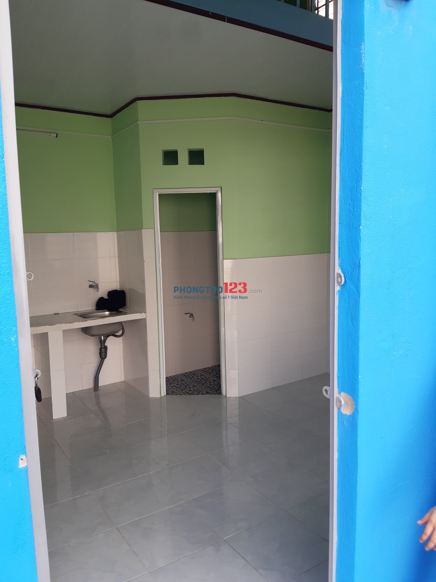 Nhà trọ tổng diện tích 50 mét vuông, có gác cao, mặt tiền hẻm nhựa rộng 6m, gần ngã tư ga, giá 4,2