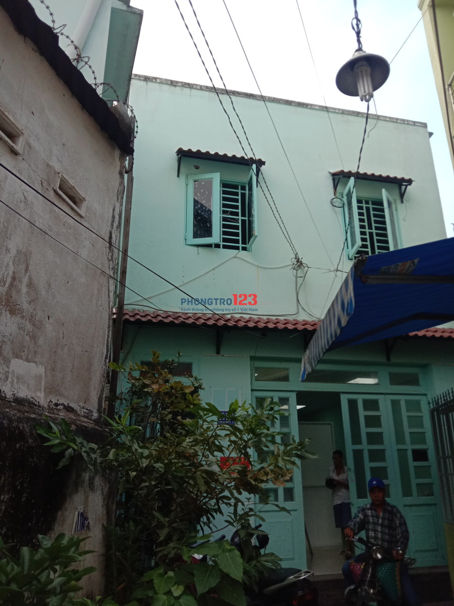 Phòng lớn cửa sổ lầu 1, gần bờ kè Hoàng Sa, Trần Quang Diệu