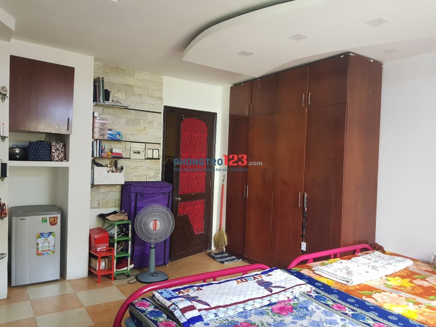 Phòng trọ ngay hàng Xanh 30m2, Giá 4,5 triệu
