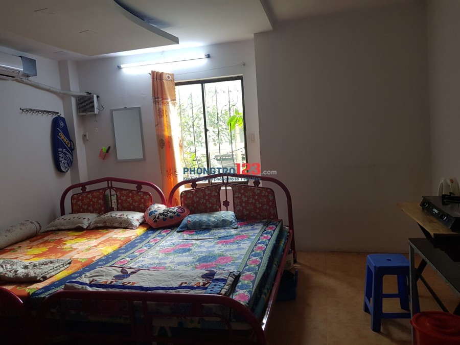 Phòng trọ ngay hàng Xanh 30m2, Giá 4,5 triệu