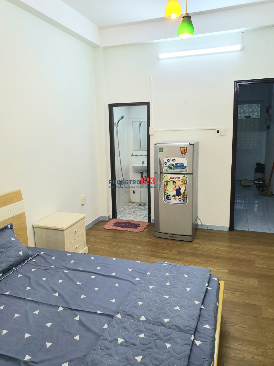 Phòng trọ 20m2 Nguyễn Sơn Hà, Q3 + Cửa sổ + full nội thất + bếp riêng từng phòng