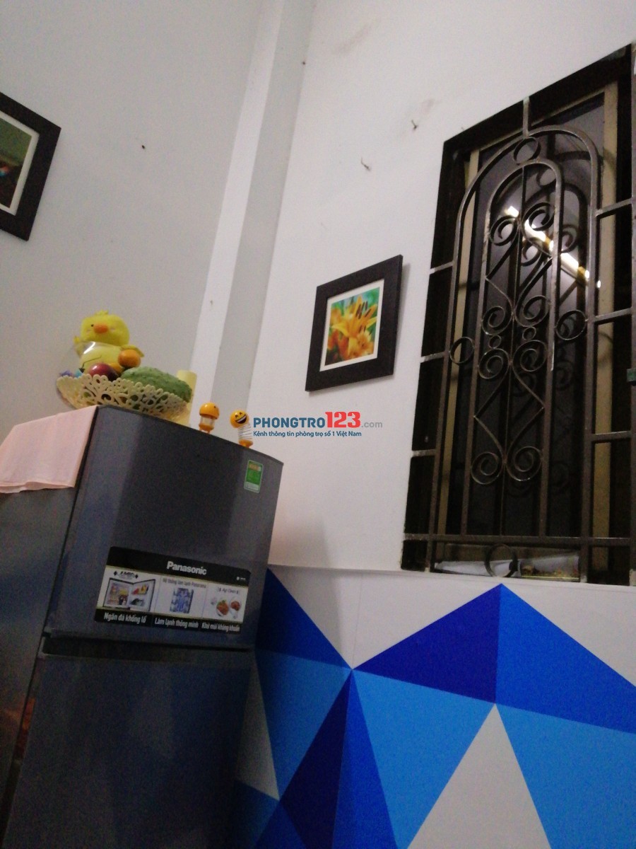 Mình cần 1 bạn nữ ở ghép. Mình người Quảng Nam, Mình có đầy đủ dồ nấu ăn và tủ lạnh ròi.Nên ưu tiên người ít đồ vật dụng
