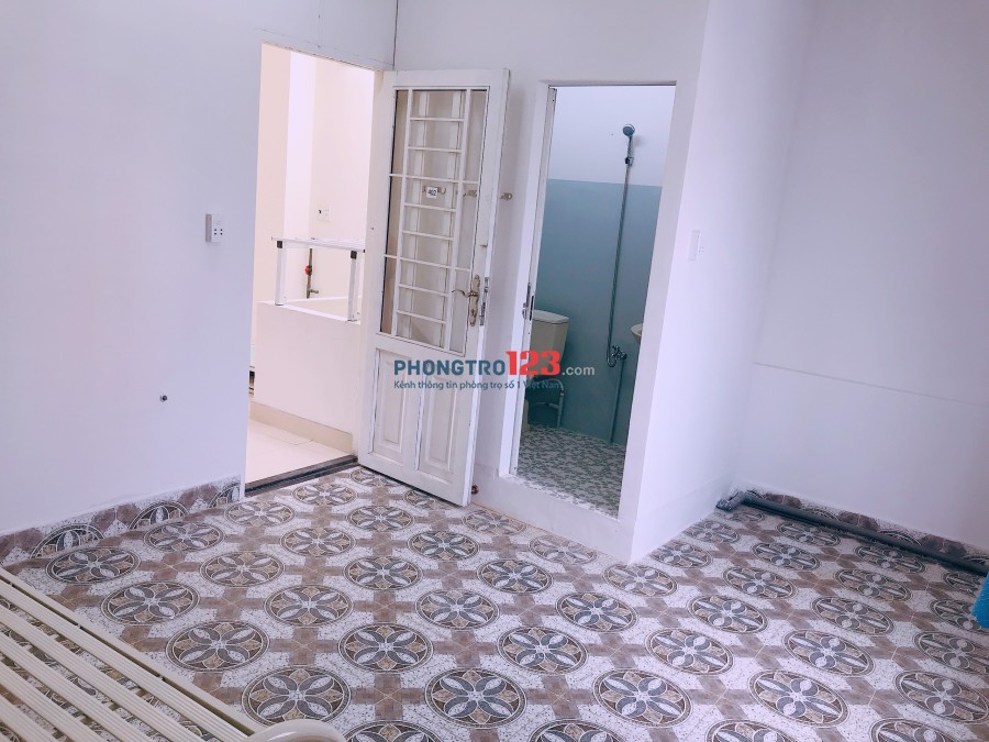 Phòng thoáng mát 35m2 sạch sẽ ngay cầu Chánh Hưng