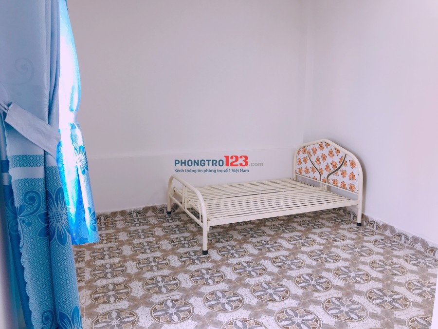 Phòng thoáng mát 35m2 sạch sẽ ngay cầu Chánh Hưng