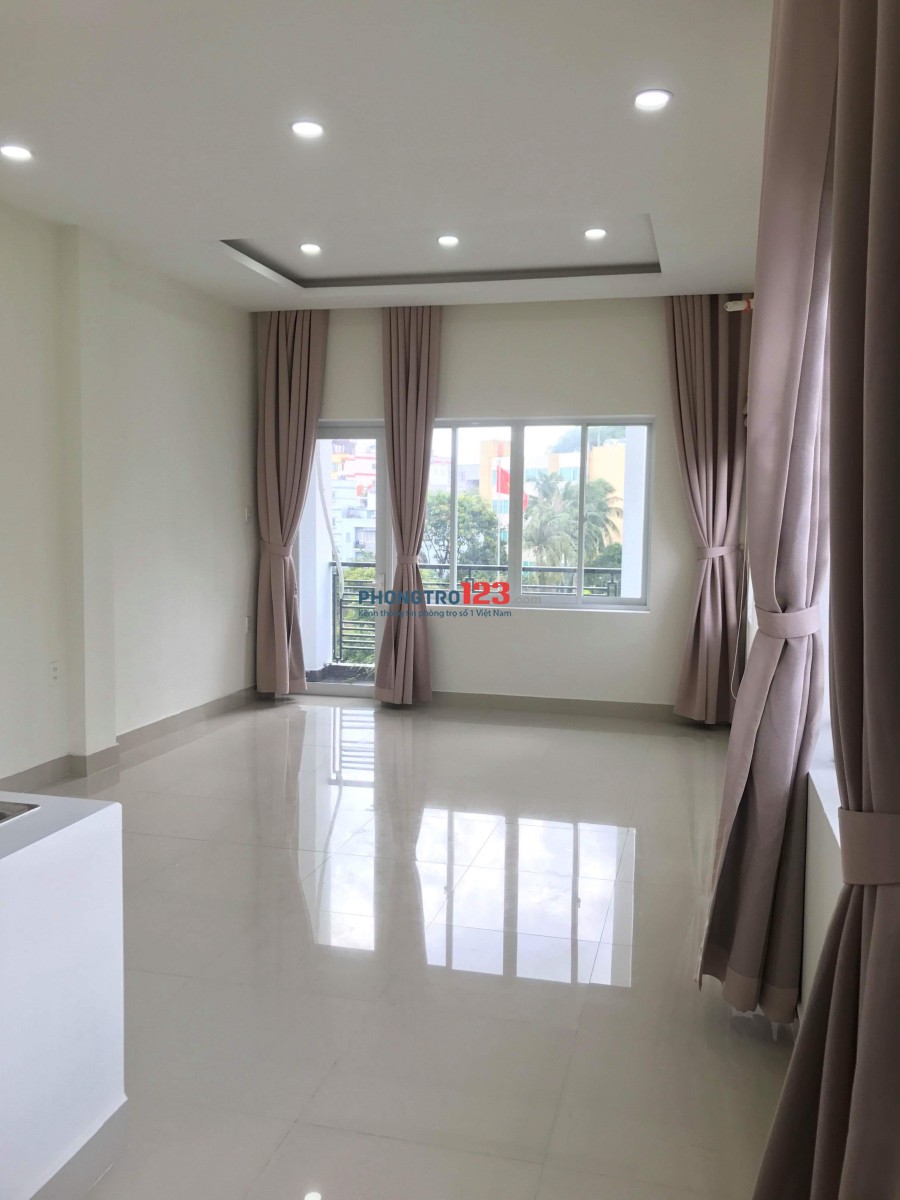 Quận 1, DT: 24-36 m2, phòng mới, thoáng mát, có ban công. LH: 0909325755 (Zalo, SMS)