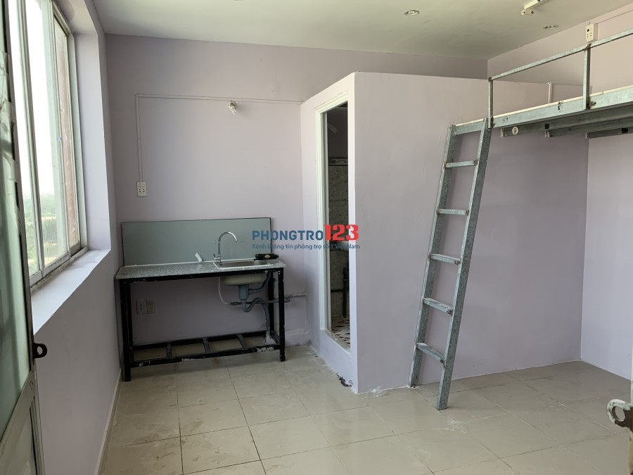 Phòng máy lạnh, có gác, bếp, Giờ Tự Do, đường 35-Lâm Văn Bền