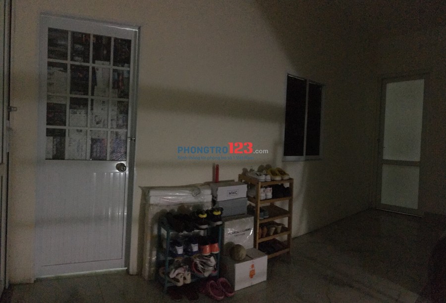 Tìm nữ văn phòng ở phòng trong nhà nguyên căn