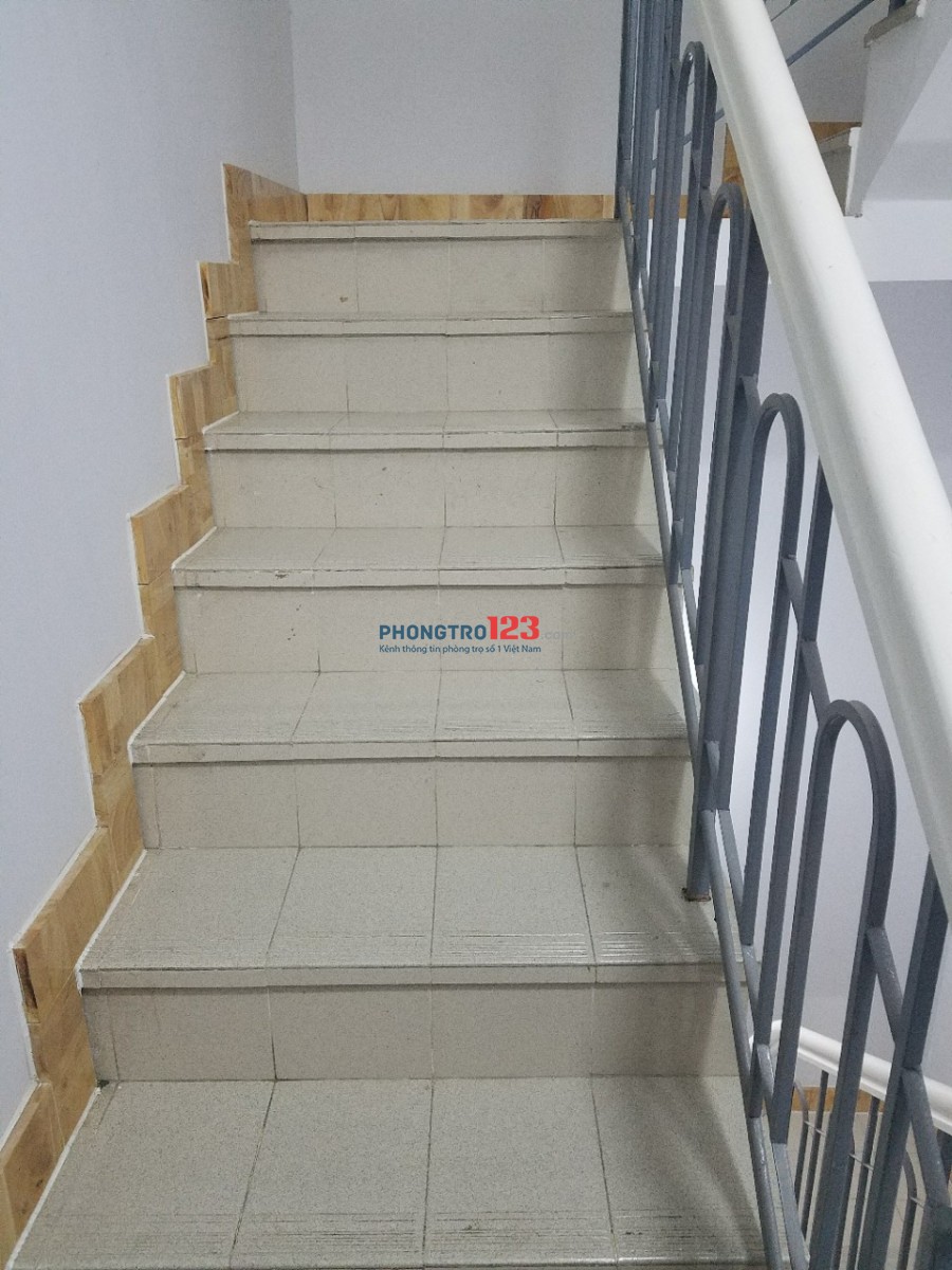 PHÒNG 40 M2 CÓ NỘI THẤT MỚI HẺM XE TẢI TẠI TÂY HÒA
