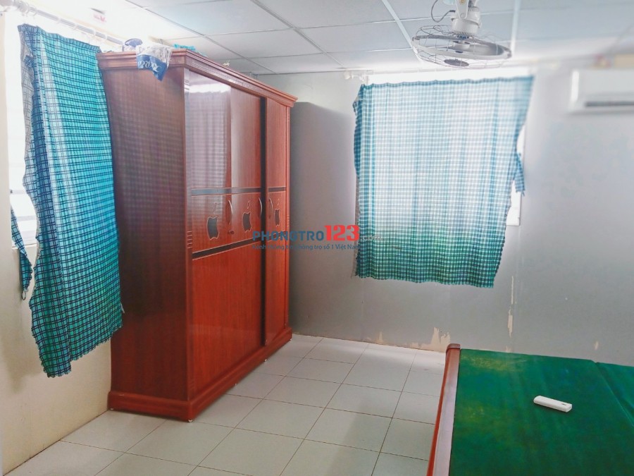 Cho thuê phòng cao cấp đầy đủ tiện nghi tại 18 Cù Chính Lan, Phường 13, Quận Tân Bình