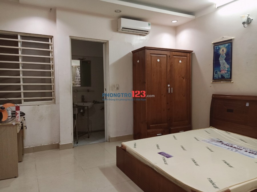 Cho thuê phòng cao cấp đầy đủ tiện nghi tại 18 Cù Chính Lan, Phường 13, Quận Tân Bình