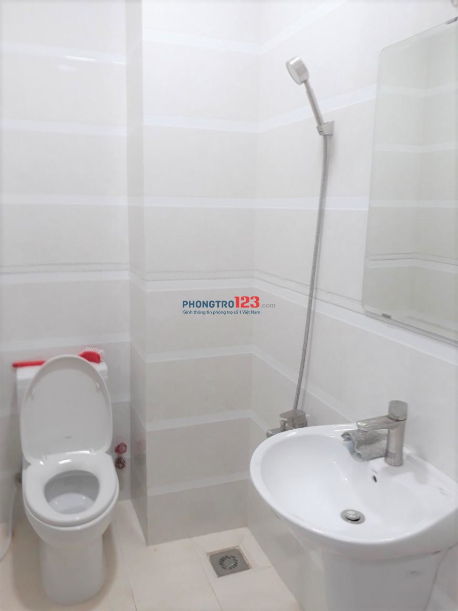 Phòng Ban Công _ Full Tiện Nghi tại THÀNH THÁI, Quận 10