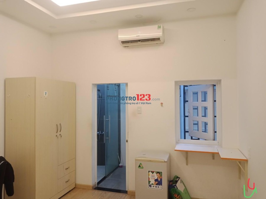 Phòng trọ có ban công giờ tự do 4,5tr- Nguyễn Trãi- Quận 5