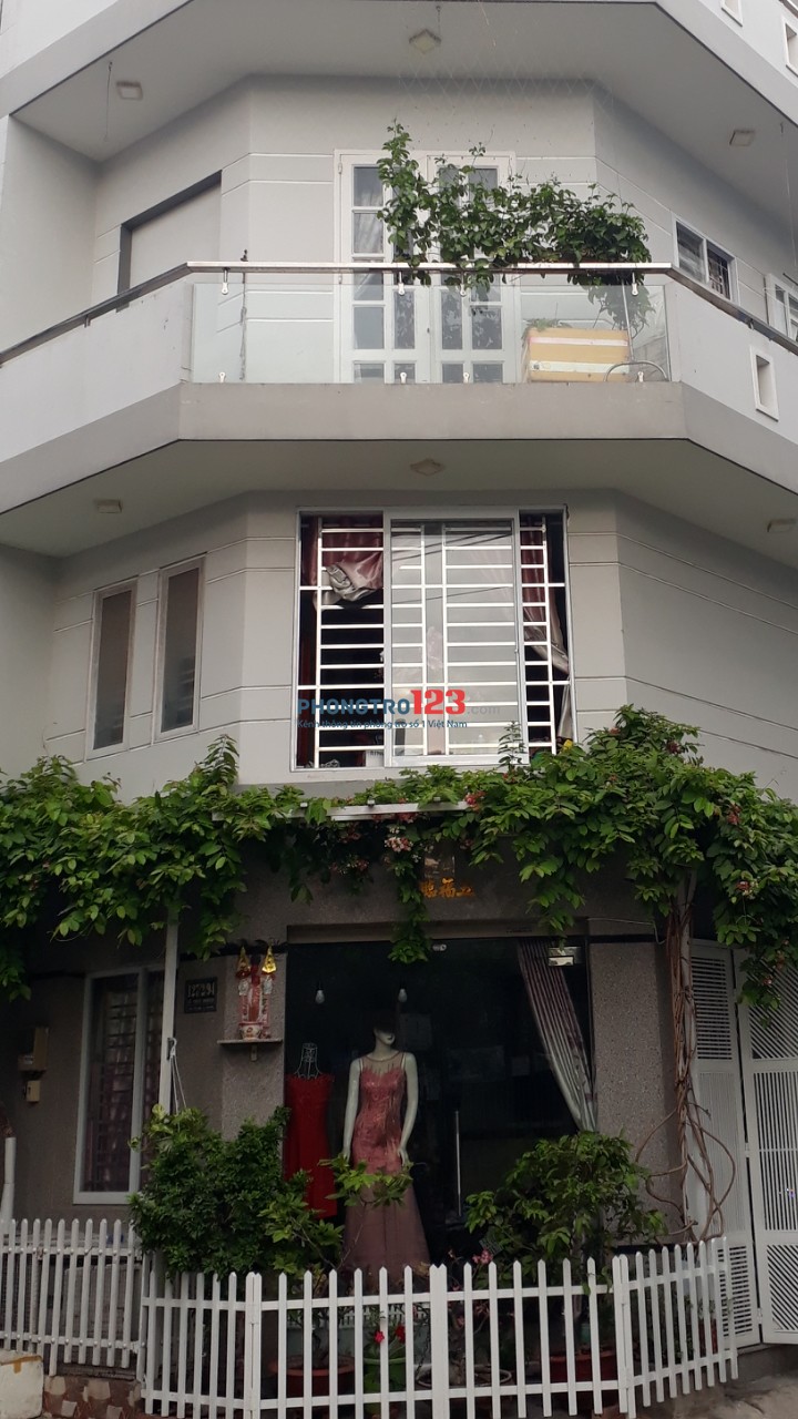Cho thuê phòng trọ trên lầu 1. Hẻm 227 duong Lê Thúc Hoạch, phuong phu tho hoa quận Tân Phú