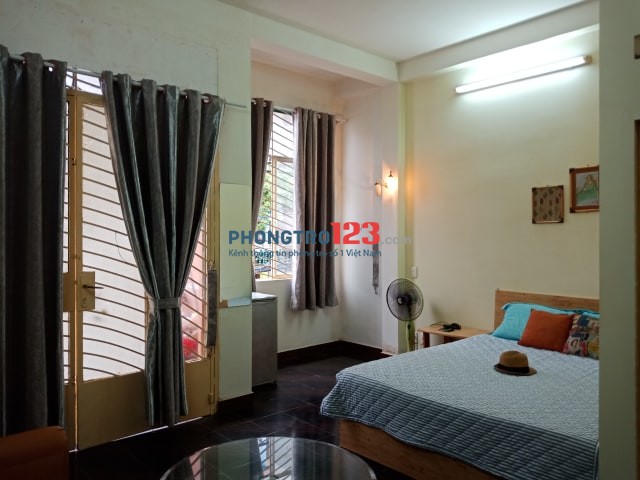 Cho thuê phòng 32m2 ( như căn hộ dịch vụ).ngay 3/2 có BC, CS thoáng mát, full NT giá rẻ