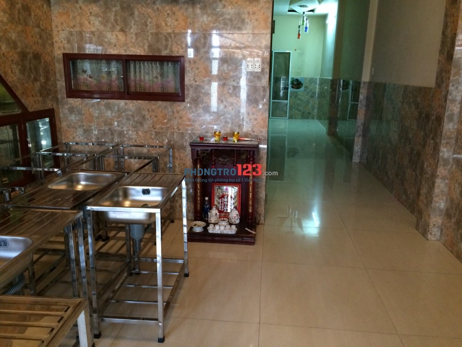 Cho 09 phòng wc khép kín, phòng nào cũng có ban công, kệ bếp, bếp nấu ăn riêng.