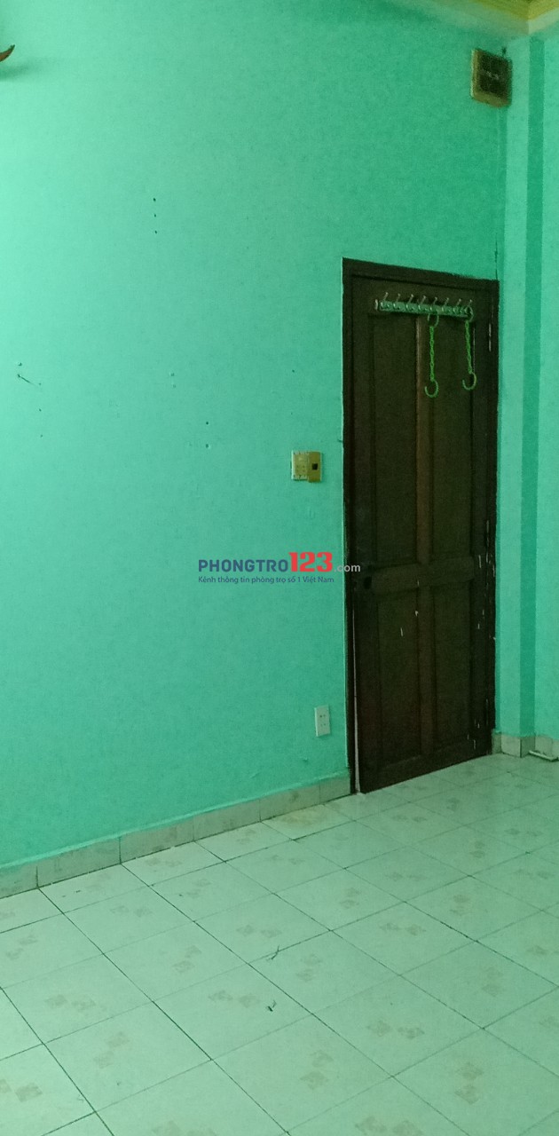 Phòng trọ máy lạnh mặt tiền gần trung tâm quận 1, ngay cầu chữ Y
