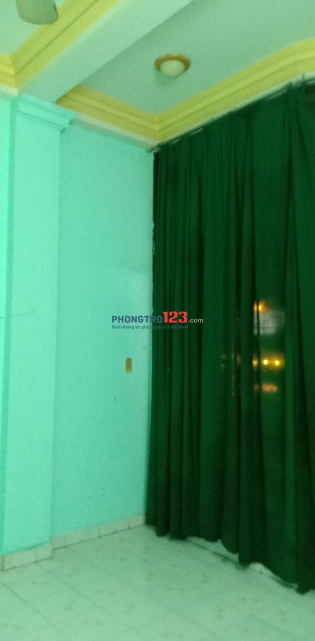 Phòng trọ máy lạnh mặt tiền gần trung tâm quận 1, ngay cầu chữ Y