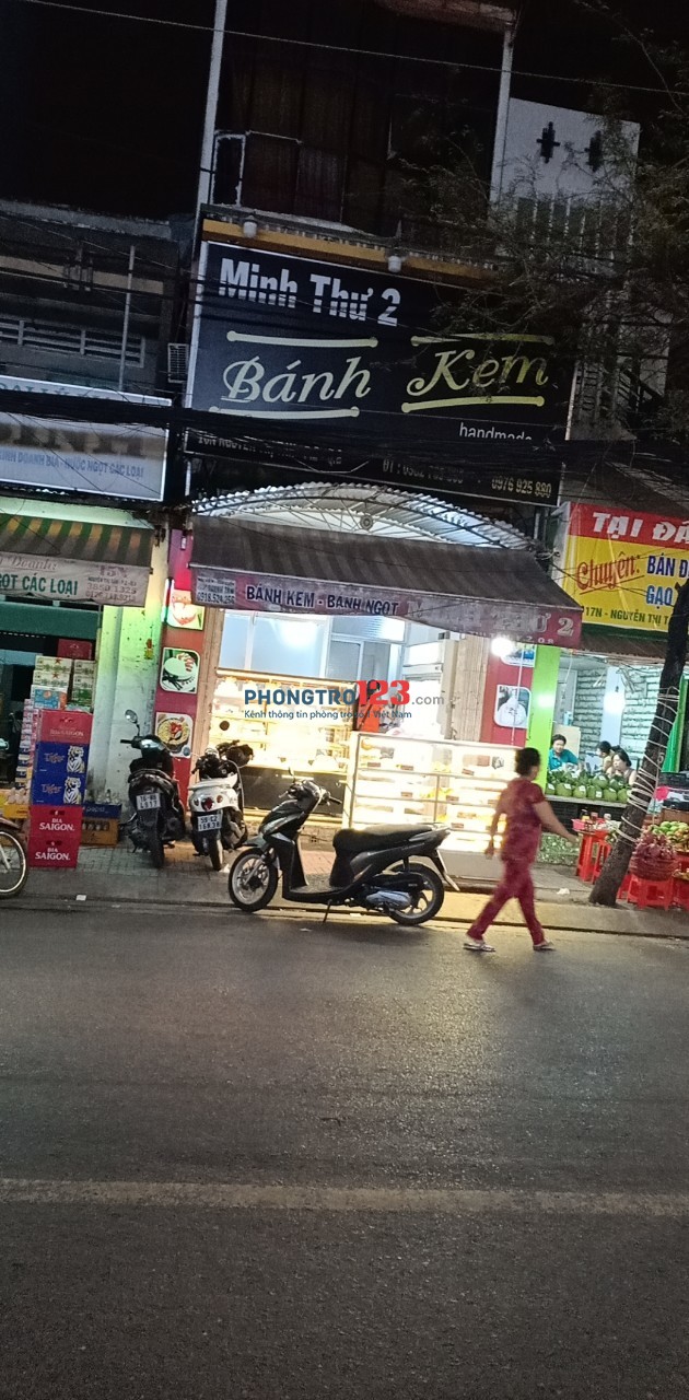 Phòng trọ máy lạnh mặt tiền gần trung tâm quận 1, ngay cầu chữ Y
