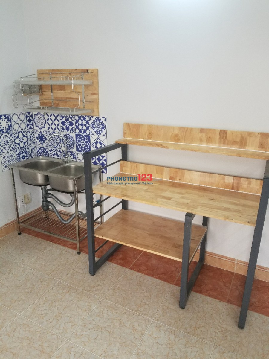 PHÒNG 40 M2 CÓ NỘI THẤT MỚI HẺM XE TẢI TẠI TÂY HÒA