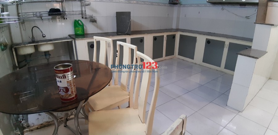 Cho thuê phòng trọ ngay ngã tư Quang Trung – Phan Huy Ích, 25 m2, có bếp, giếng trời, ở tầng trệt