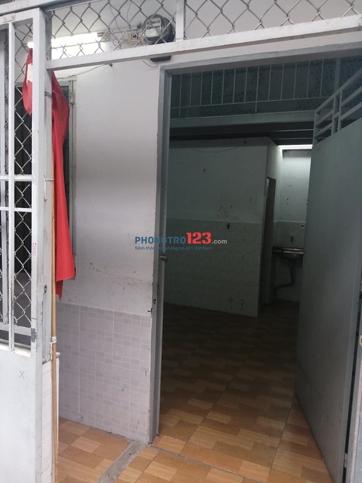 Phòng trọ 15m2 quận Tân Bình có gác và bồn rửa
