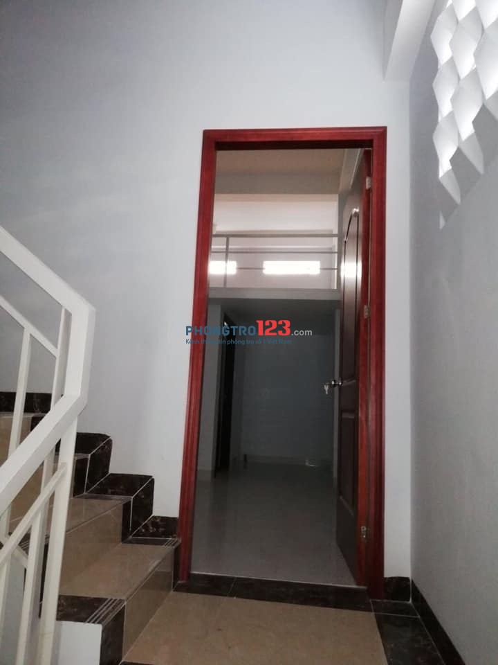 Phòng ngay cầu Chữ Y có gác, có nội thất ở Tạ Quang Bửu. Giá chỉ từ 3.6tr