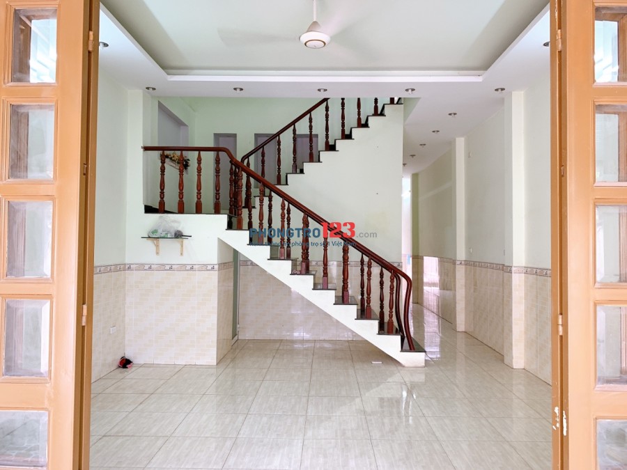 Cho thuê nhà quận 12, 1 trệt 1 lầu, 200m2, 3phòng ngủ, 2wc, hẻm xe hơi