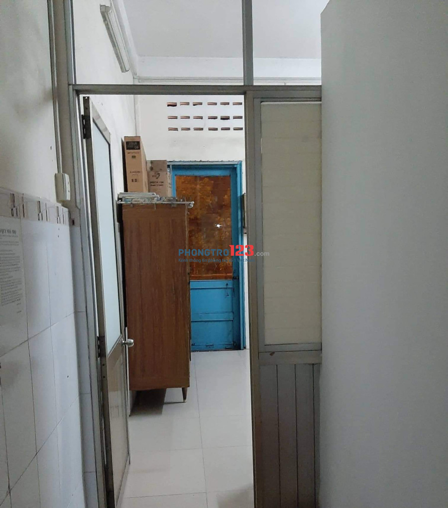 Cho nữ thuê phòng trọ 20m2 lầu 1 mặt tiền Võ Văn Kiệt, quận 5