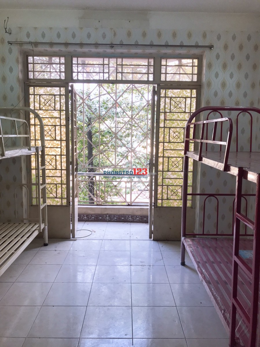 Cho thuê giường tầng và phòng trong nhà nguyên căn mặt tiền 19 Nguyễn Kim, Q.5. Giá từ 1.2tr/th