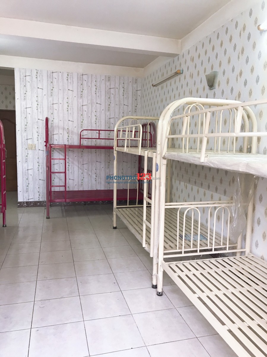Cho thuê giường tầng và phòng trong nhà nguyên căn mặt tiền 19 Nguyễn Kim, Q.5. Giá từ 1.2tr/th