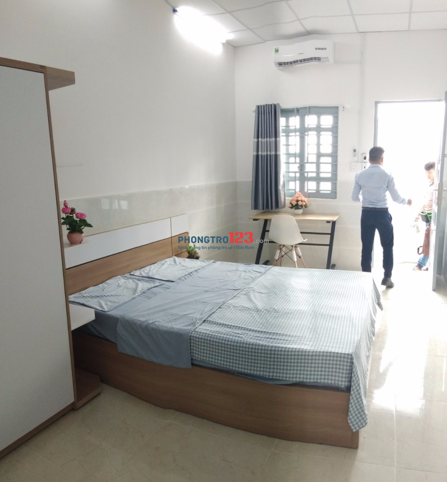 Cho thuê căn hộ full nội thất tại ngã tư hàng xanh