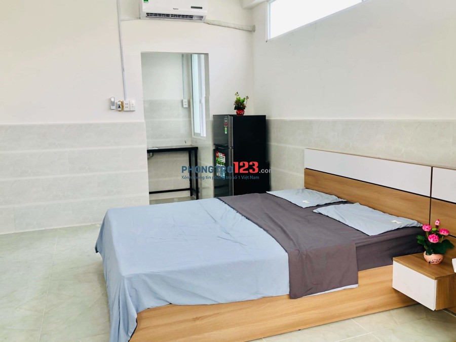 Cho thuê căn hộ full nội thất tại ngã tư hàng xanh