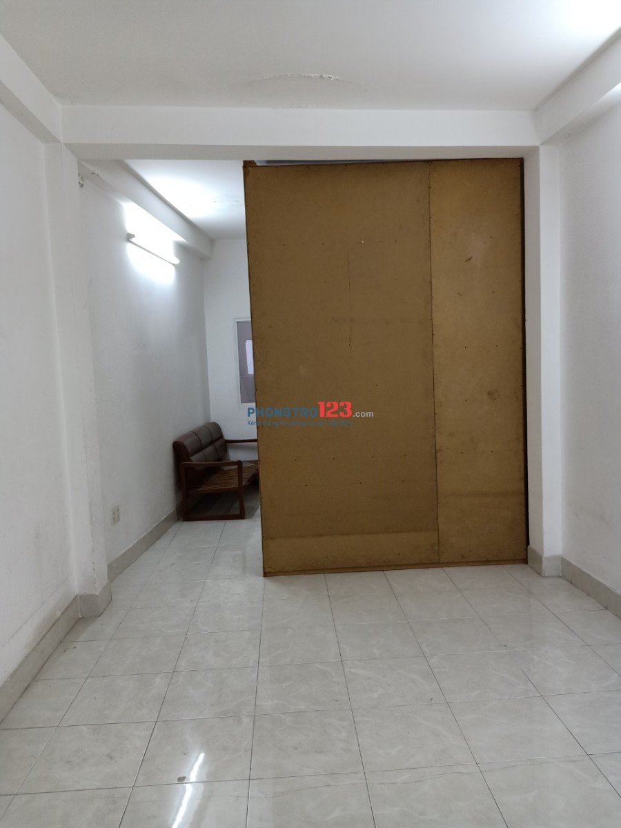 3,5tr - 50m2 NGUYÊN LẦU CÓ NỘI THẤT + WC + BẾP ĐỐI DIỆN VINCOM QUANG TRUNG CÁCH CHỢ XÓM THUỐC 100M