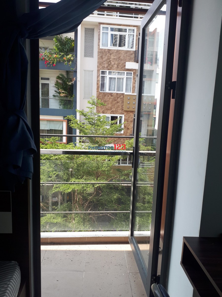 Cho thuê căn hộ mini full nội thất chỉ xách vali vào ở đường Nguyễn Hữu Cảnh đối diện Landmark 81