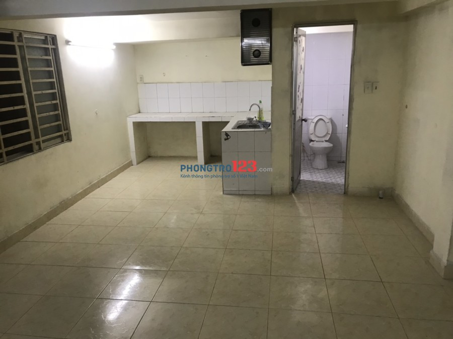 Phòng có gác và máy lạnh hẻm xe hơi số 127/18 Hoàng Hoa Thám, P.13, Q.Tân Bình. Giá 3.5tr/th