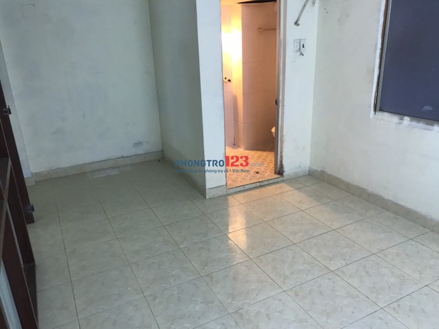 Phòng có gác và máy lạnh hẻm xe hơi số 127/18 Hoàng Hoa Thám, P.13, Q.Tân Bình. Giá 3.5tr/th