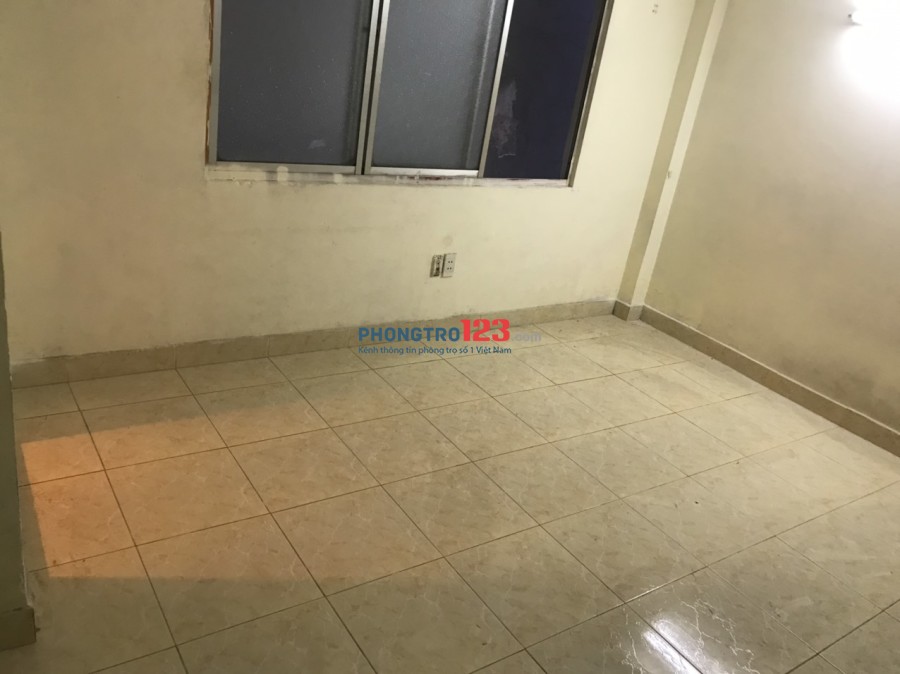 Phòng có gác và máy lạnh hẻm xe hơi số 127/18 Hoàng Hoa Thám, P.13, Q.Tân Bình. Giá 3.5tr/th