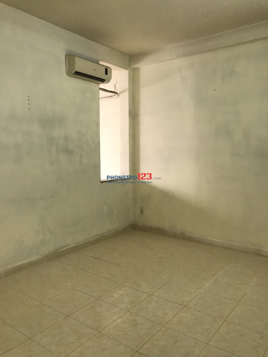 Phòng có gác và máy lạnh hẻm xe hơi số 127/18 Hoàng Hoa Thám, P.13, Q.Tân Bình. Giá 3.5tr/th