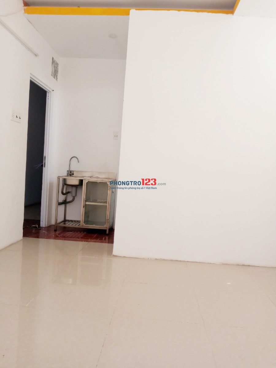 Phòng 2,2TR , có máy lạnh, cửa sổ- 144 Hoàng Ngân, gần Võ Văn Kiệt, Q.8
