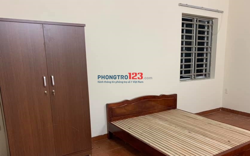 Phòng trọ 15-25m2, ngõ 92 Nguyễn Khánh Toàn, khép kín, giá 1.7-2.5tr/1 tháng. LH: 0901733914