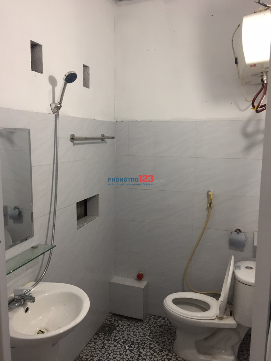 Cho thuê nhà riêng phía bắc dốc cầu Nhật Tân sau Khách sạn Nhật Tân cách 500m đường vào làng.