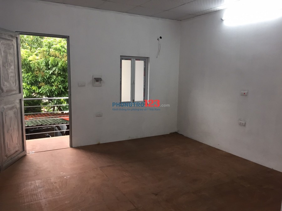 Cho thuê nhà riêng phía bắc dốc cầu Nhật Tân sau Khách sạn Nhật Tân cách 500m đường vào làng.
