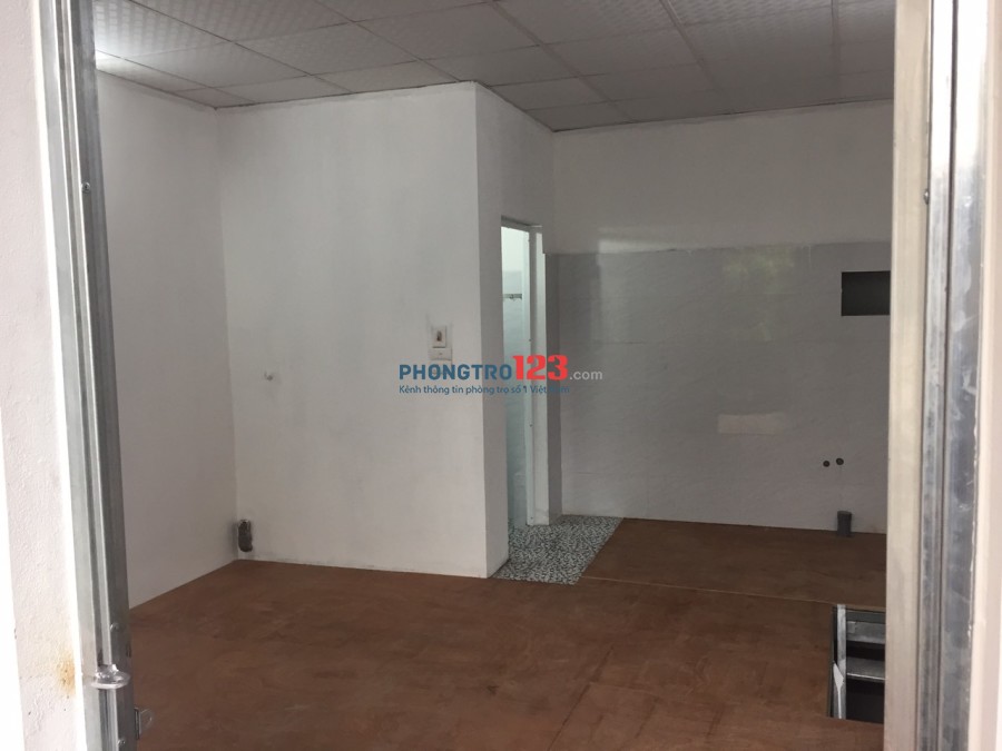 Cho thuê nhà riêng phía bắc dốc cầu Nhật Tân sau Khách sạn Nhật Tân cách 500m đường vào làng.